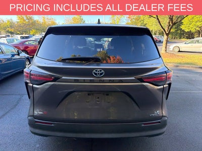 2022 Toyota Sienna LE 8 Passenger