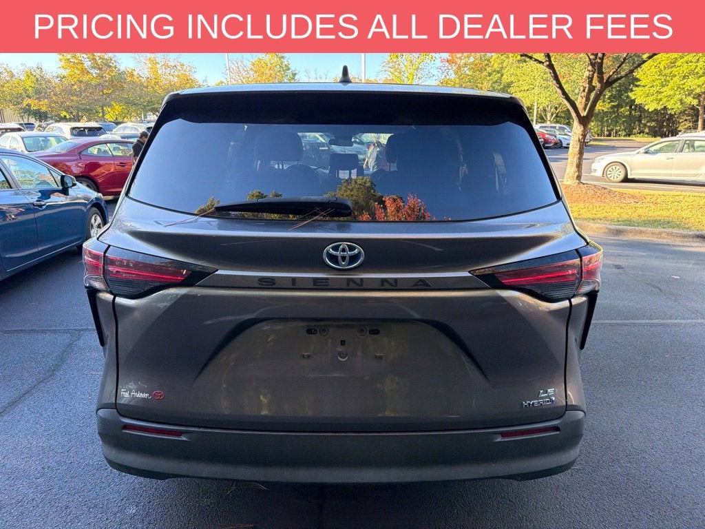 2022 Toyota Sienna LE 8 Passenger