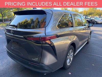 2022 Toyota Sienna LE 8 Passenger