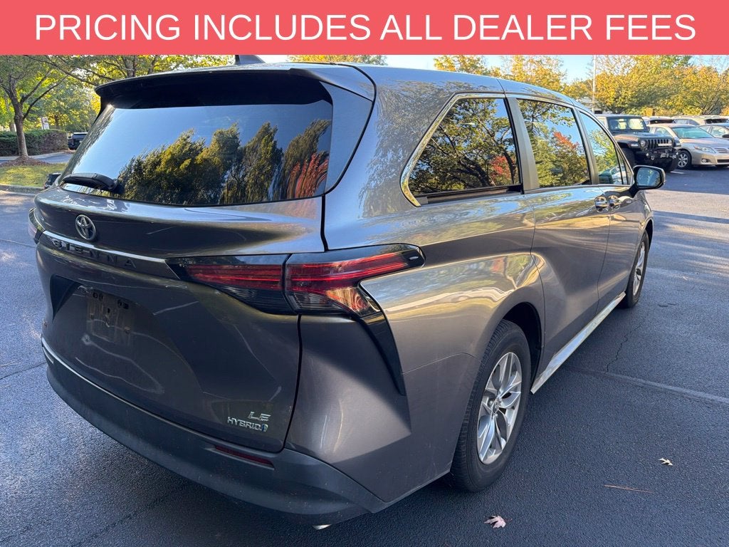 2022 Toyota Sienna LE 8 Passenger