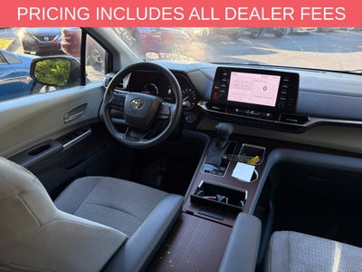 2022 Toyota Sienna LE 8 Passenger
