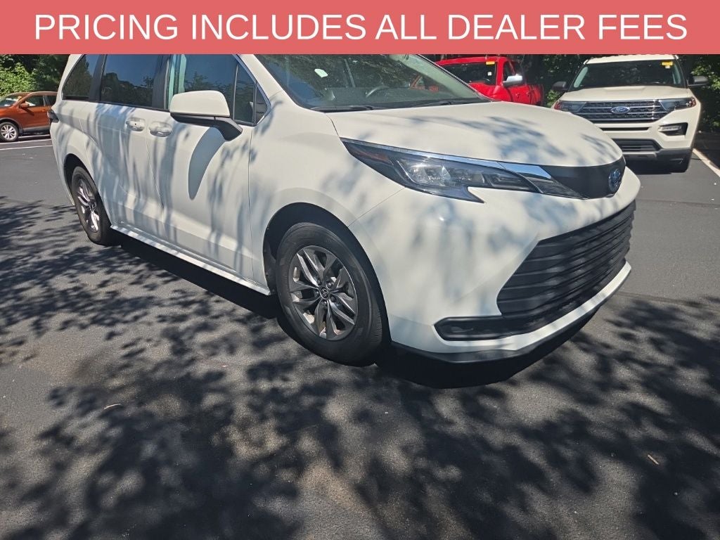 2024 Toyota Sienna LE 8 Passenger