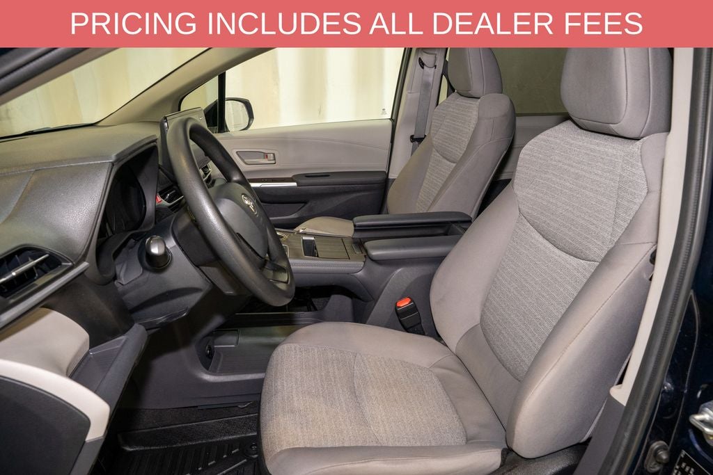 2022 Toyota Sienna LE 8 Passenger