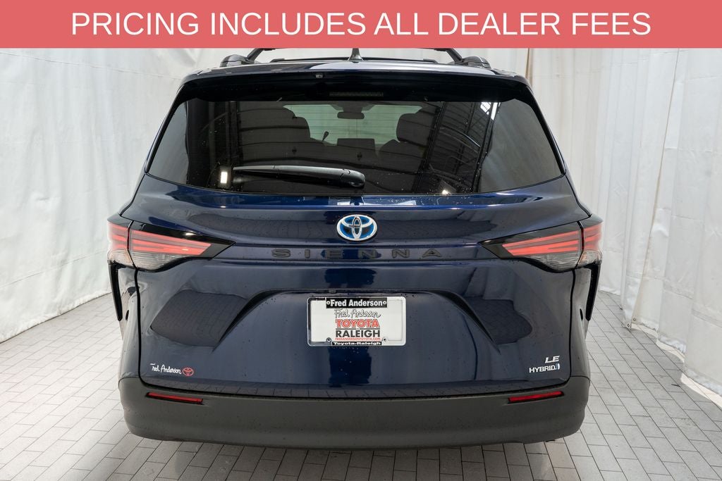 2022 Toyota Sienna LE 8 Passenger