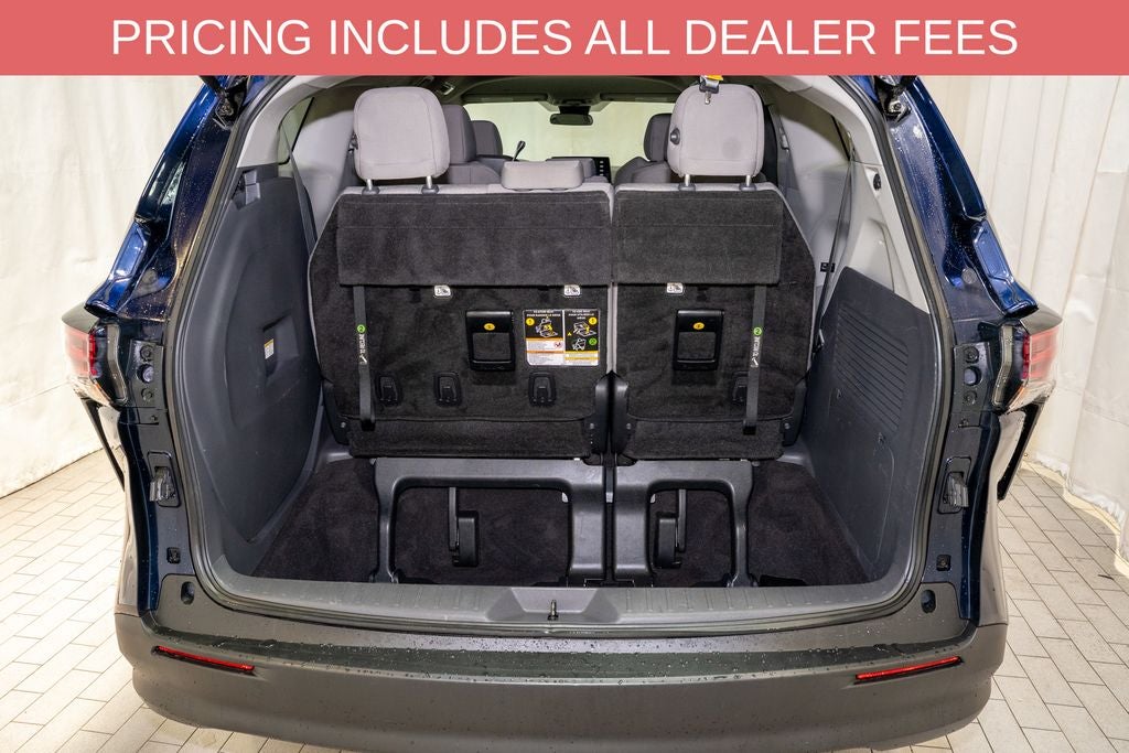 2022 Toyota Sienna LE 8 Passenger