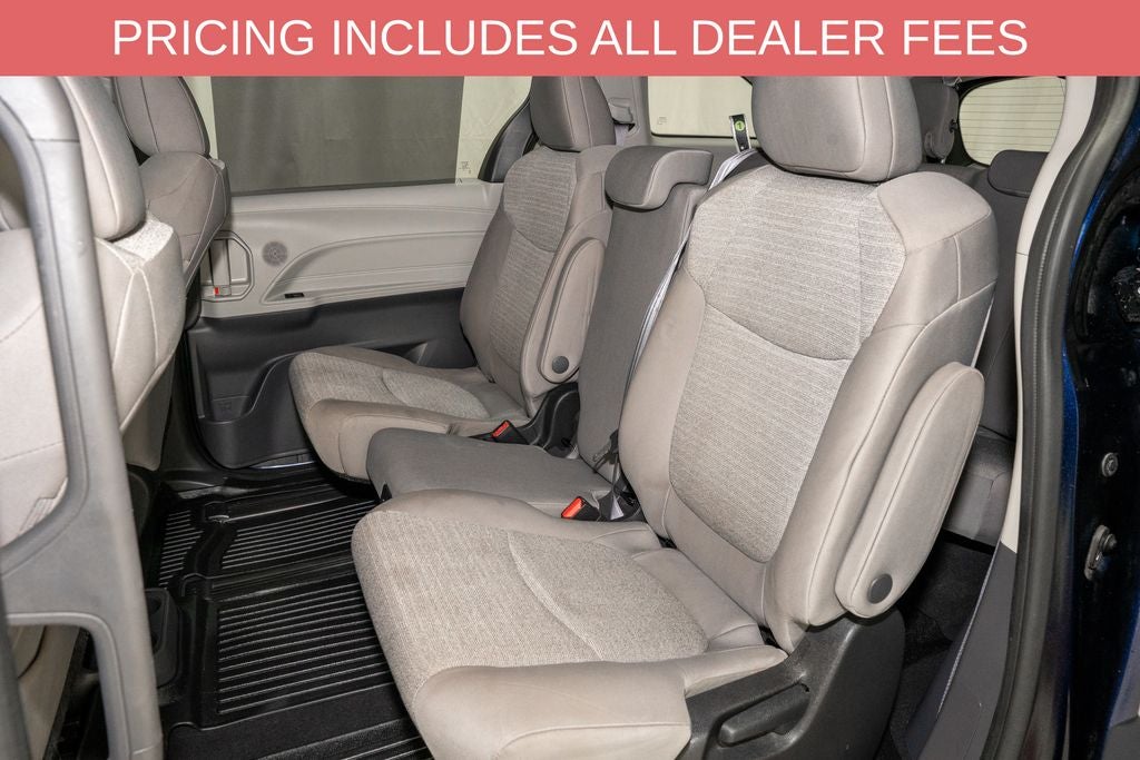 2022 Toyota Sienna LE 8 Passenger