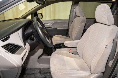 2019 Toyota Sienna LE 8 Passenger