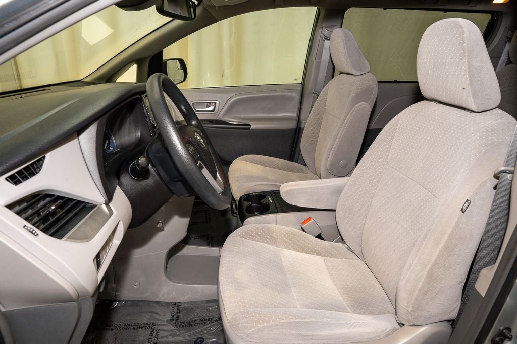 2019 Toyota Sienna LE 8 Passenger