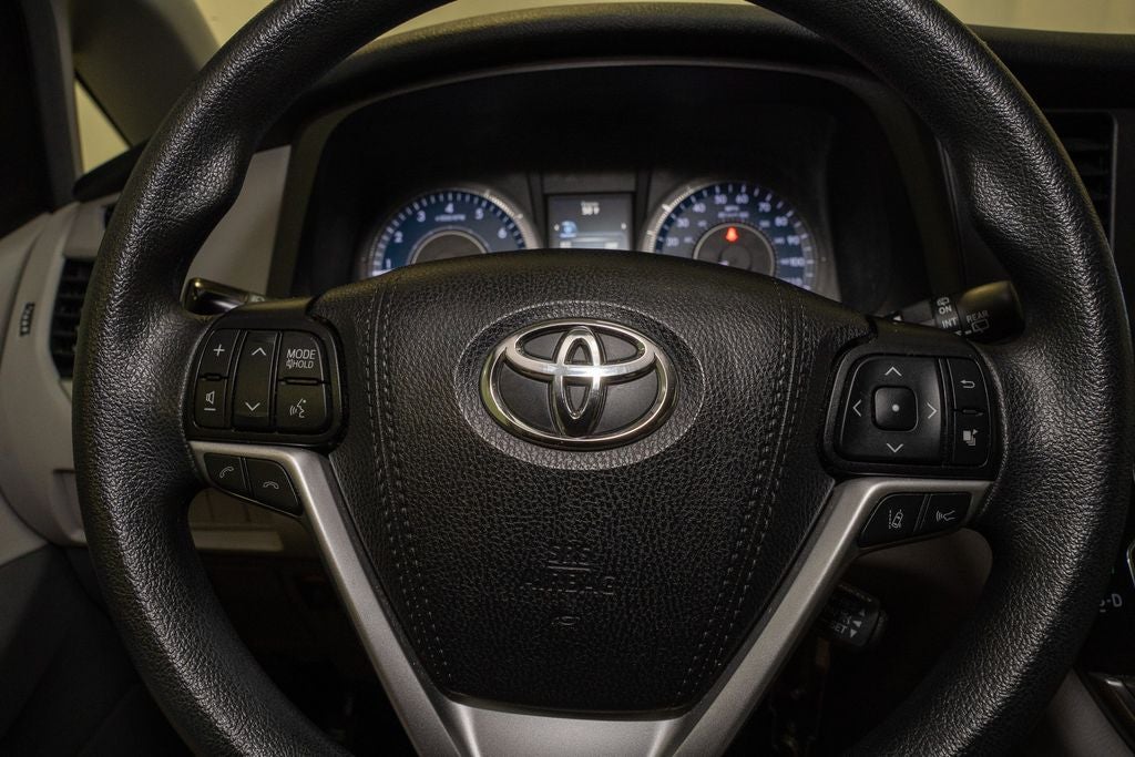 2019 Toyota Sienna LE 8 Passenger