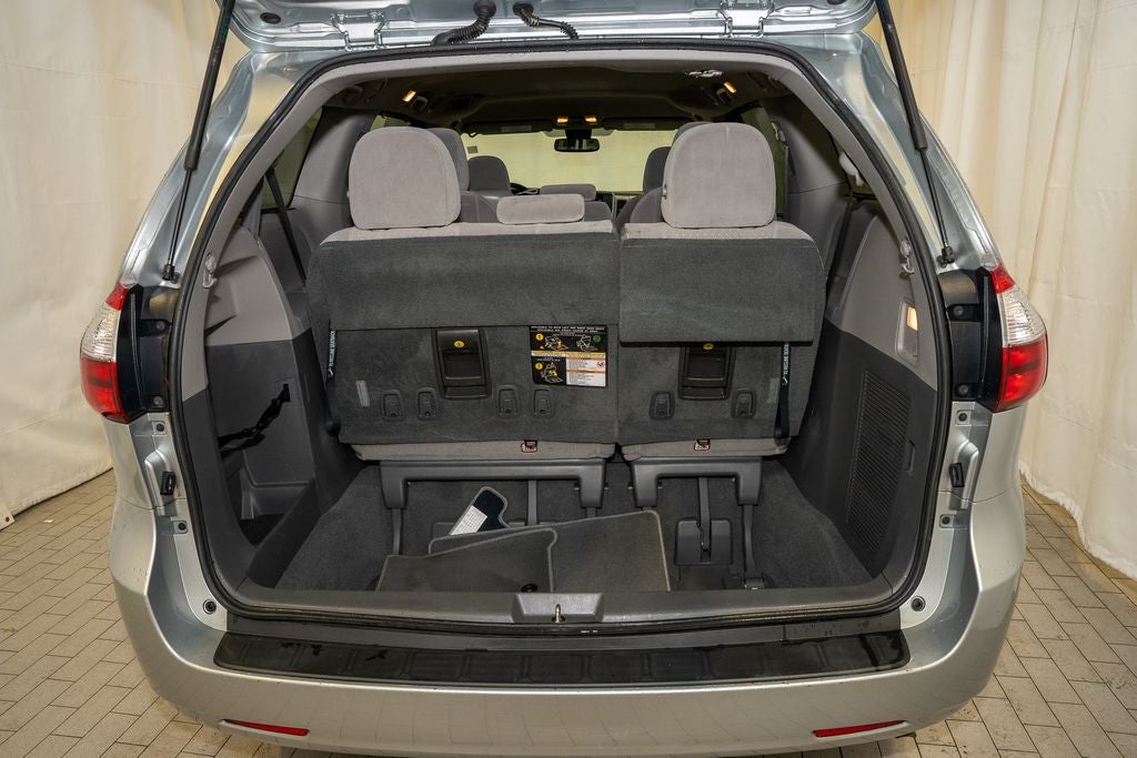 2019 Toyota Sienna LE 8 Passenger