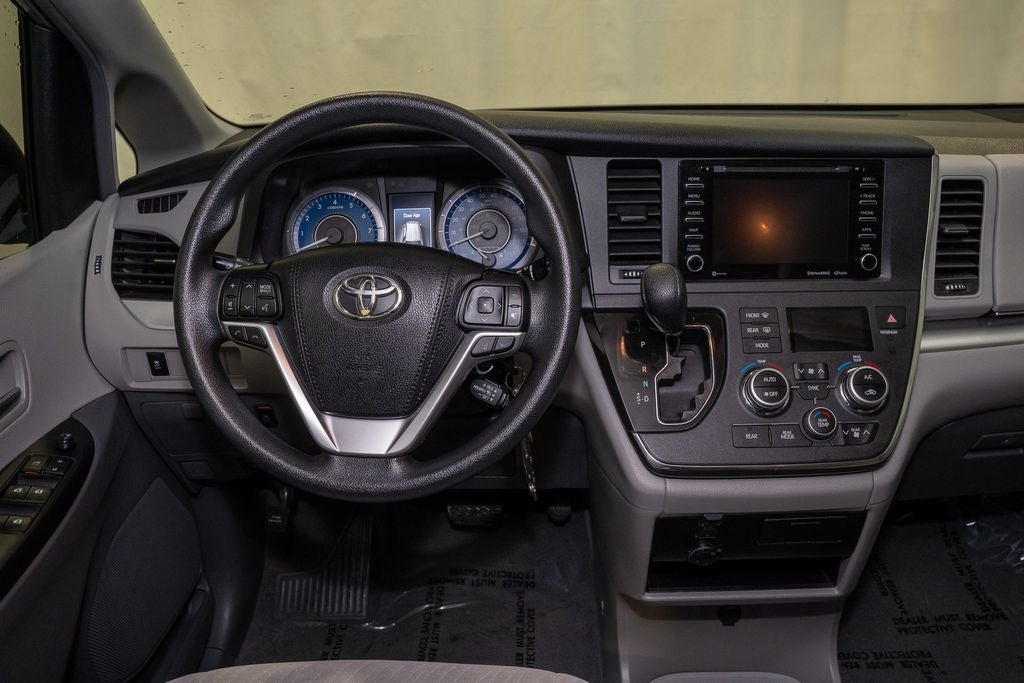 2019 Toyota Sienna LE 8 Passenger