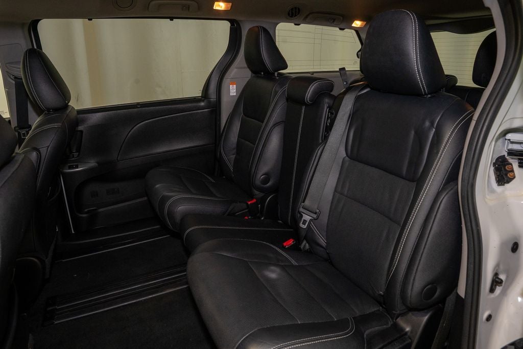 2017 Toyota Sienna SE Premium 7 Passenger