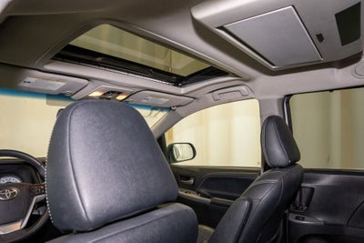 2017 Toyota Sienna SE Premium 7 Passenger