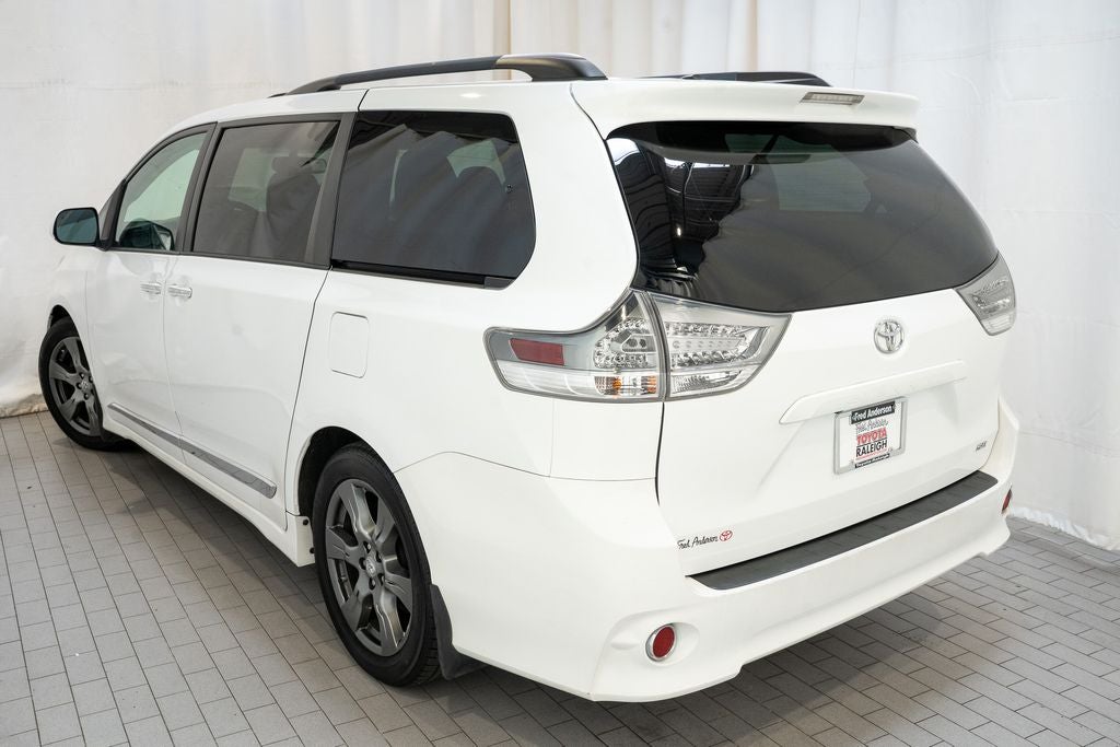 2017 Toyota Sienna SE Premium 7 Passenger