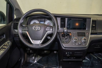 2017 Toyota Sienna SE Premium 7 Passenger