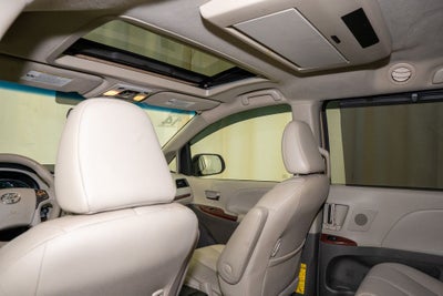 2014 Toyota Sienna XLE 7 Passenger