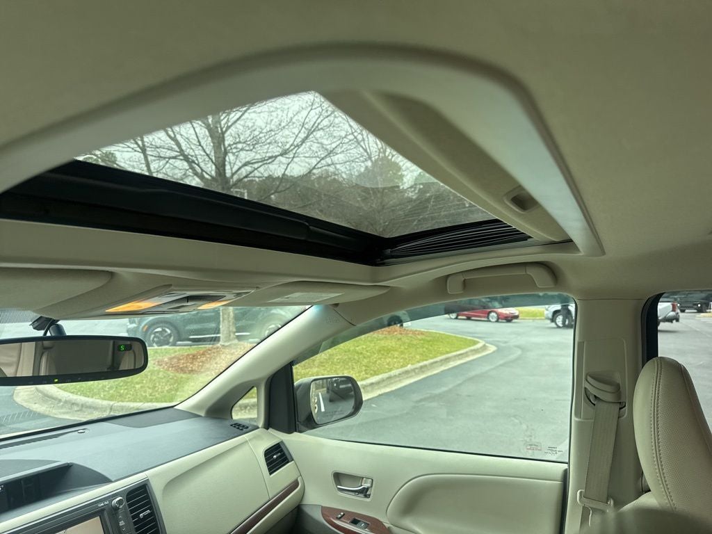 2014 Toyota Sienna XLE 7 Passenger