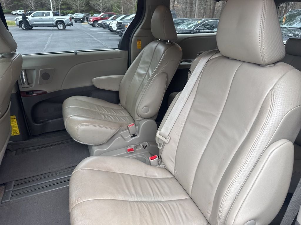 2014 Toyota Sienna XLE 7 Passenger