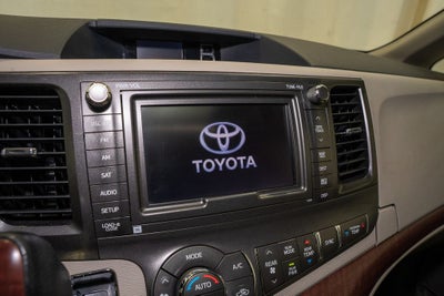 2014 Toyota Sienna XLE 7 Passenger