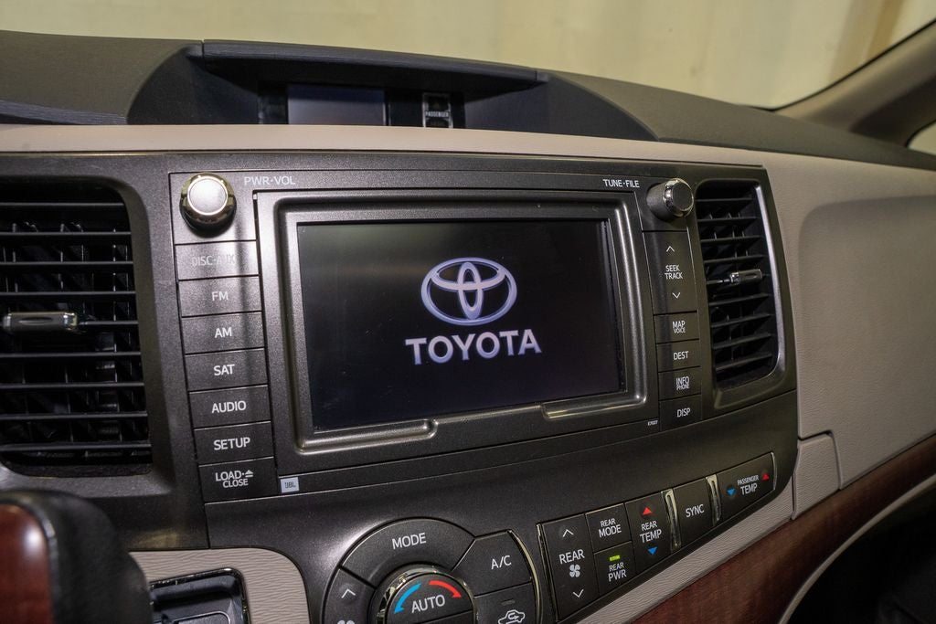 2014 Toyota Sienna XLE 7 Passenger