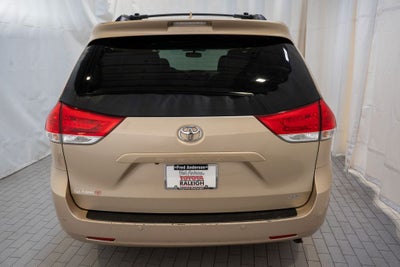 2014 Toyota Sienna XLE 7 Passenger