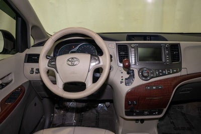2014 Toyota Sienna XLE 7 Passenger