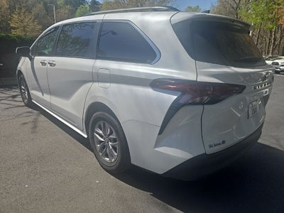 2023 Toyota Sienna XLE
