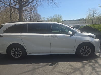 2023 Toyota Sienna XLE