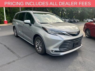 2023 Toyota Sienna XLE 8 Passenger