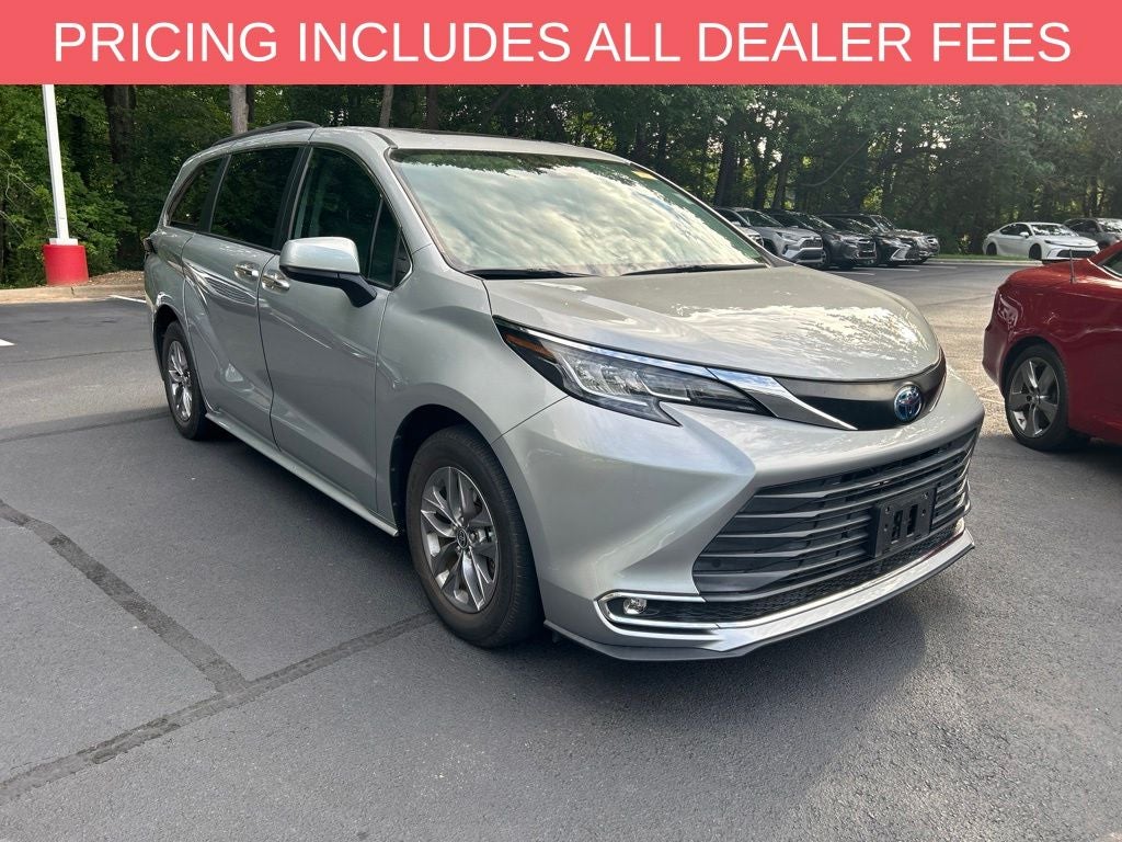 2023 Toyota Sienna XLE 8 Passenger
