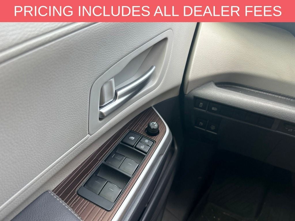 2023 Toyota Sienna XLE 8 Passenger
