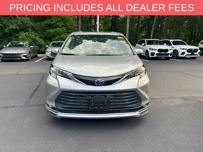 2023 Toyota Sienna XLE 8 Passenger