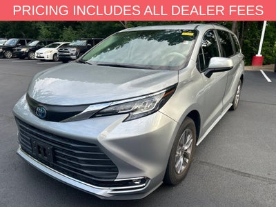 2023 Toyota Sienna XLE 8 Passenger