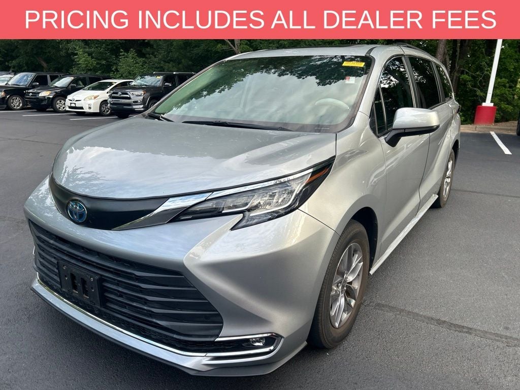 2023 Toyota Sienna XLE 8 Passenger