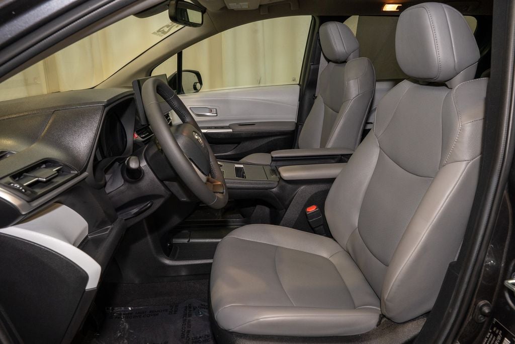 2025 Toyota Sienna XLE 8 Passenger