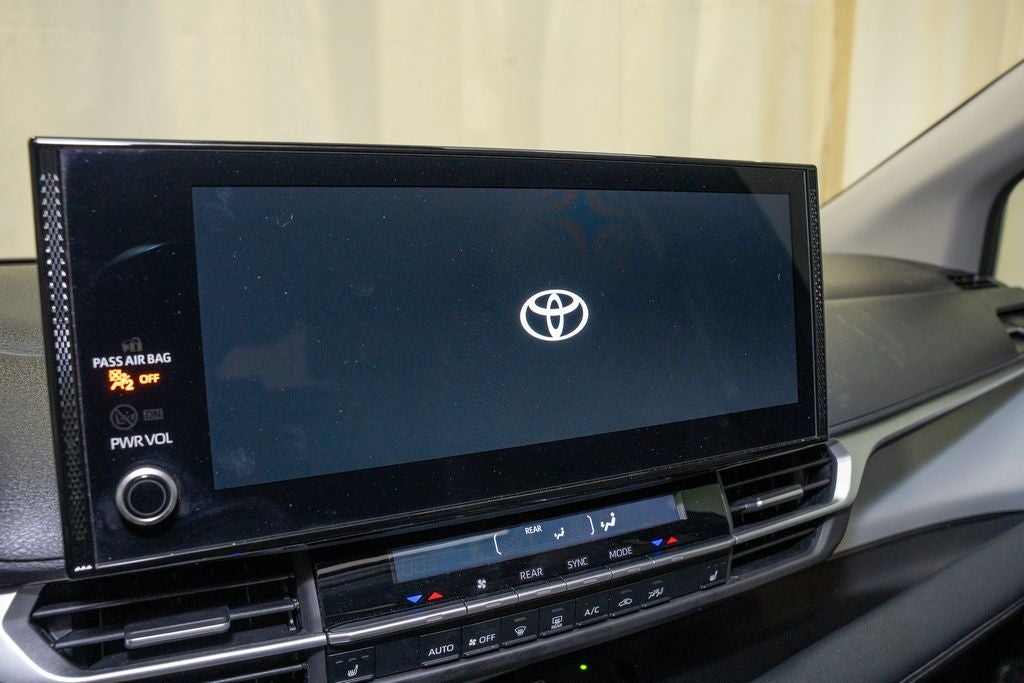 2025 Toyota Sienna XLE 8 Passenger