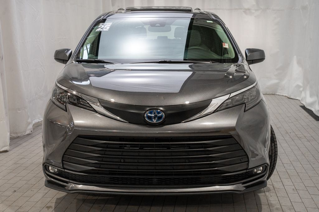 2025 Toyota Sienna XLE 8 Passenger