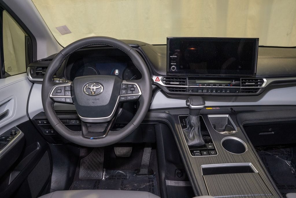 2025 Toyota Sienna XLE 8 Passenger