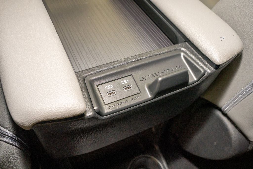 2025 Toyota Sienna XLE 8 Passenger