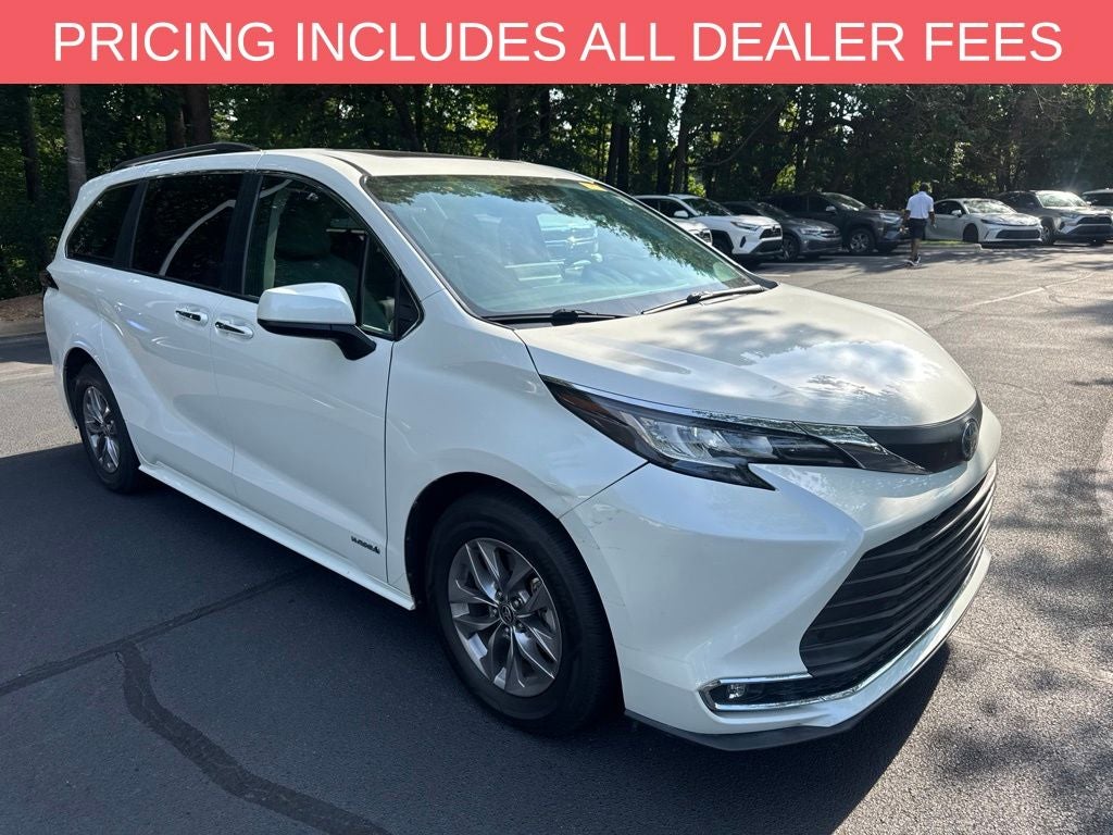 2021 Toyota Sienna XLE 8 Passenger