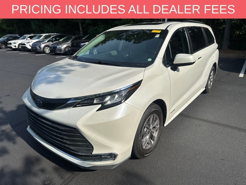 2021 Toyota Sienna XLE 8 Passenger