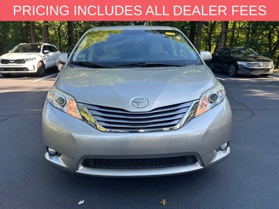 2017 Toyota Sienna XLE 8 Passenger