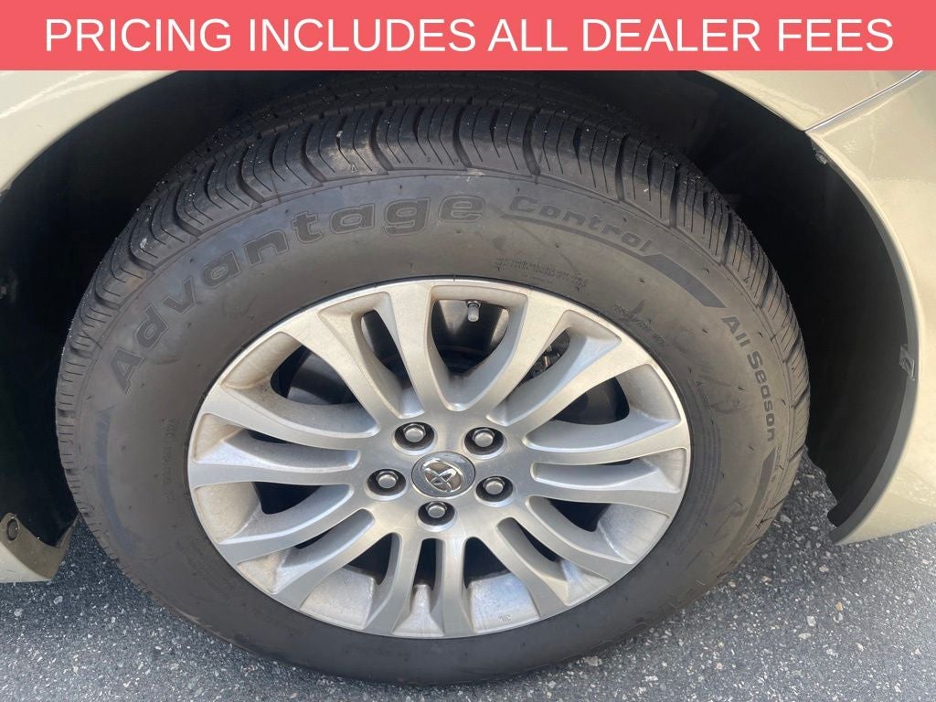 2017 Toyota Sienna XLE 8 Passenger