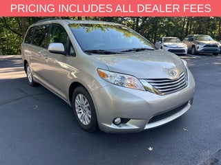 2017 Toyota Sienna XLE 8 Passenger