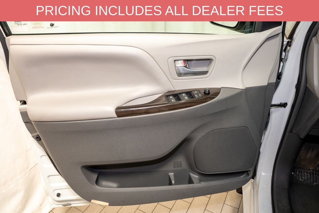 2017 Toyota Sienna XLE 8 Passenger