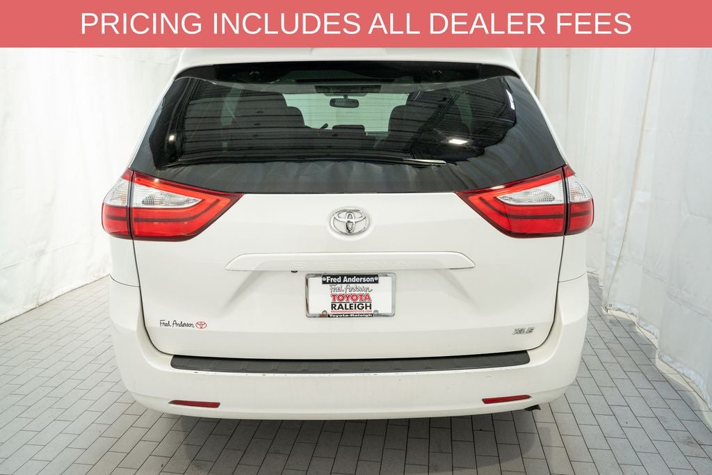 2017 Toyota Sienna XLE 8 Passenger