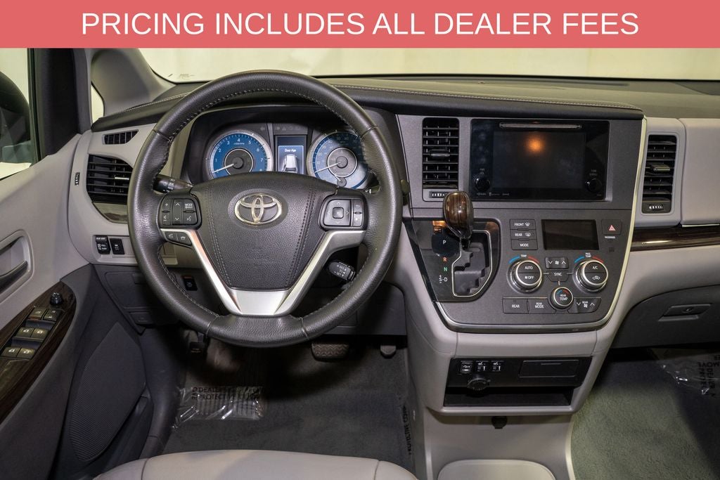 2017 Toyota Sienna XLE 8 Passenger