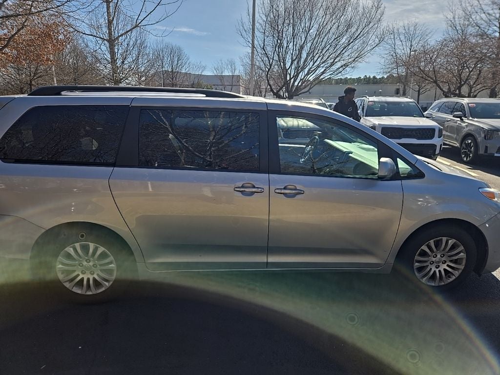 2017 Toyota Sienna XLE 7 Passenger