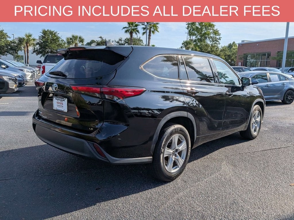 2022 Toyota Highlander LE