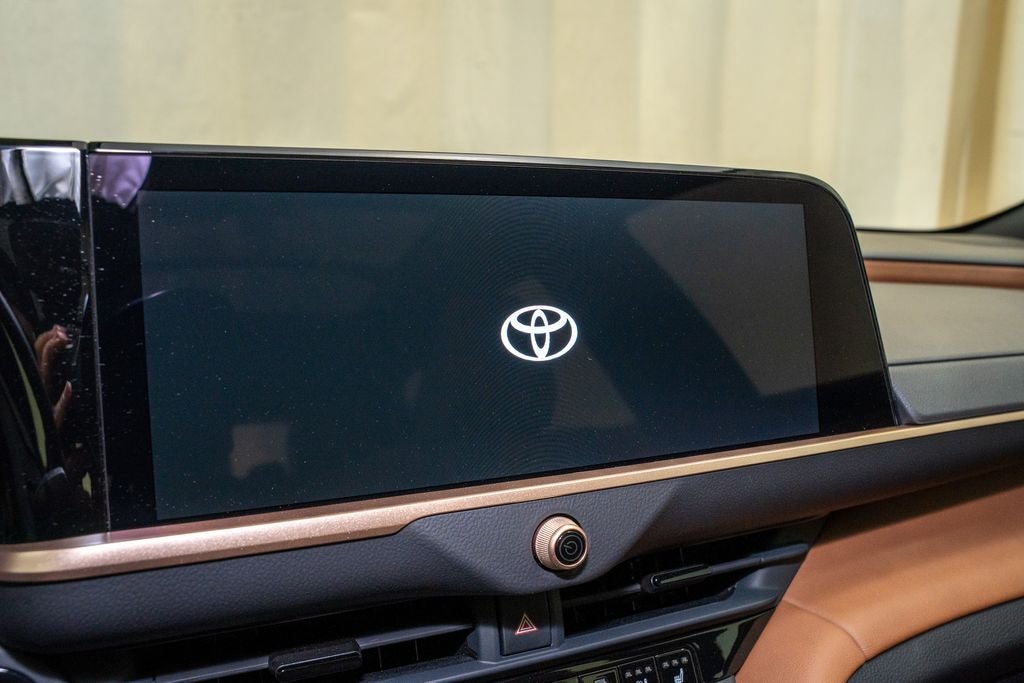 2025 Toyota Crown Signia Limited